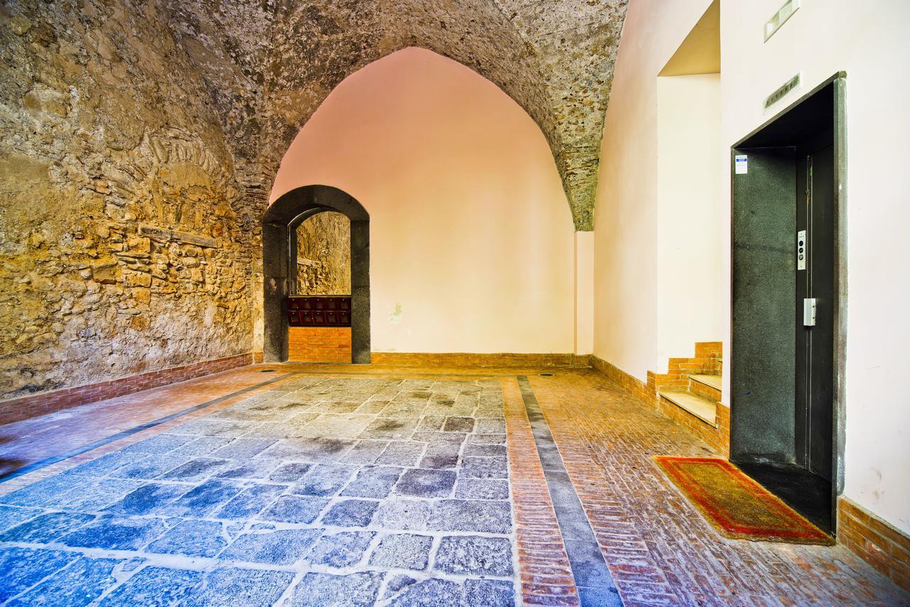 Bed And Travel Apartment Dogana Regia 15 Salerno Exterior foto