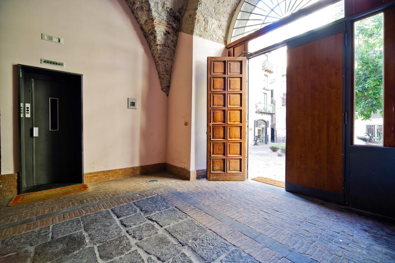 Bed And Travel Apartment Dogana Regia 15 Salerno Exterior foto